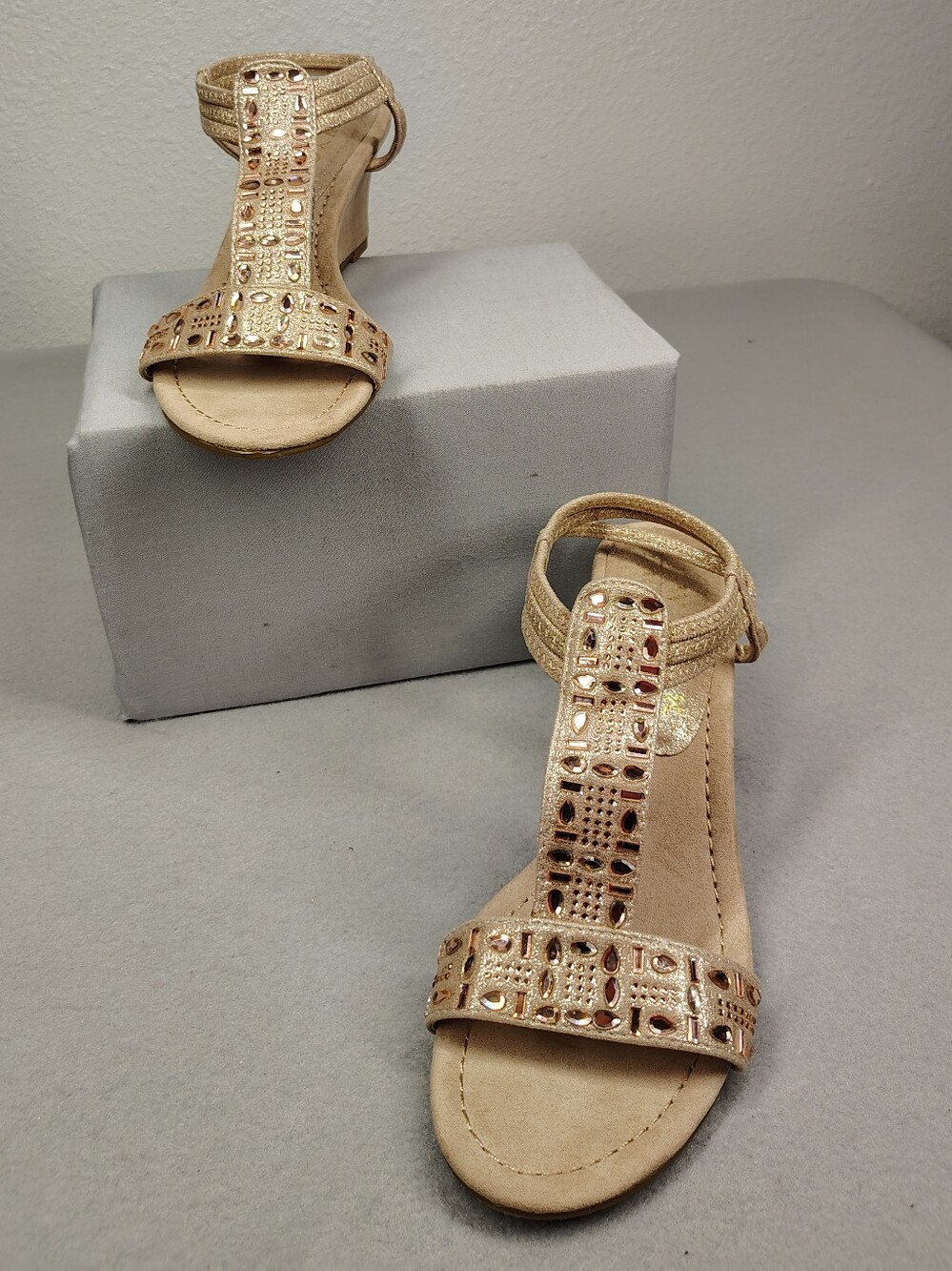 New York Transit Gold Metallic Beaded T-Strap Wedge Sandals Size 9M